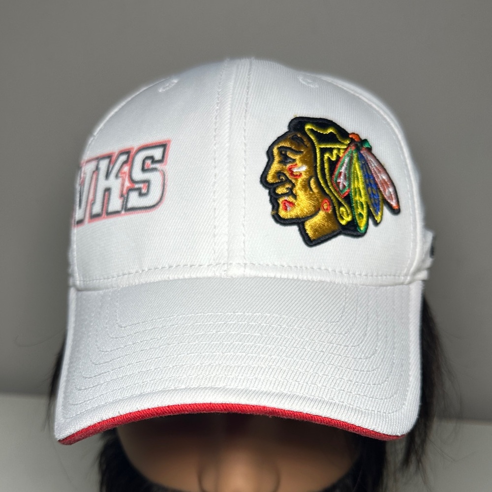 Reebok NHL Blackhawks white graphic hat